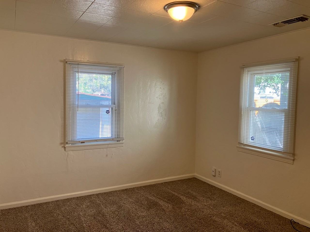 2037 Miller Ave - Photo 5 of 14