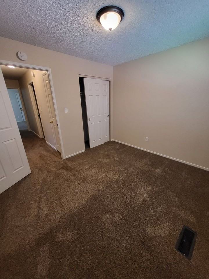 6581 Flower St - Photo 6 of 10