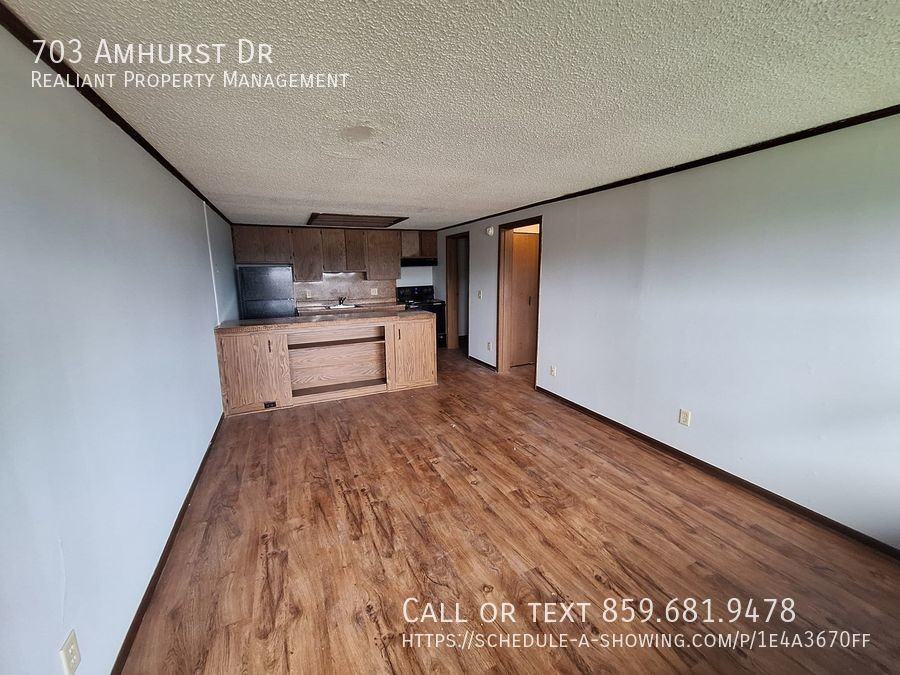 703 Amhurst Dr - Photo 2 of 5