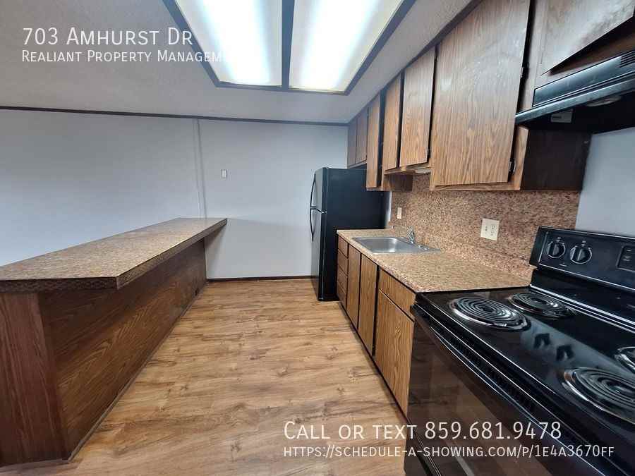 703 Amhurst Dr - Photo 3 of 5
