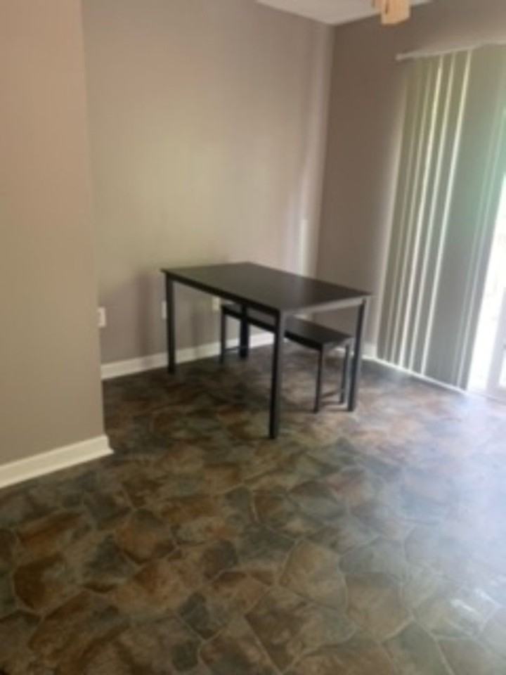 833 Gallows Ct - Photo 2 of 8
