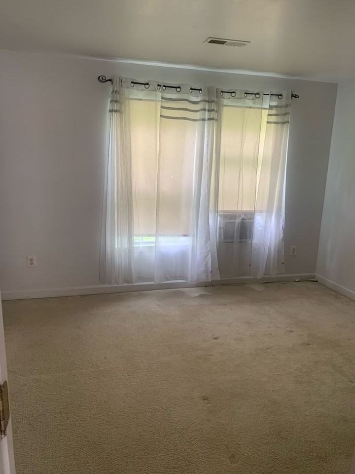 833 Gallows Ct - Photo 3 of 8