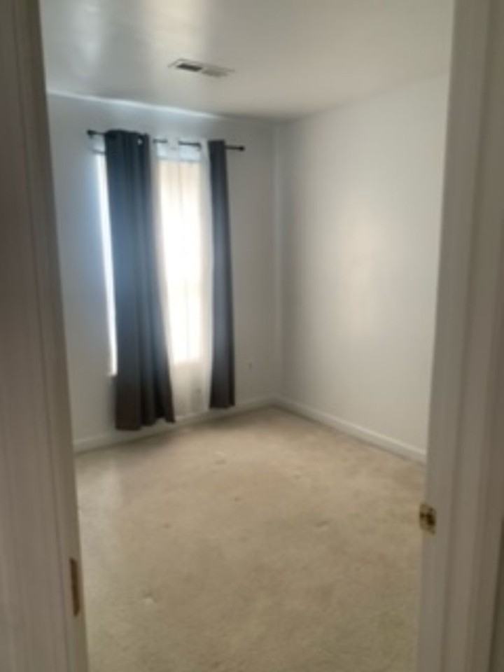 833 Gallows Ct - Photo 5 of 8