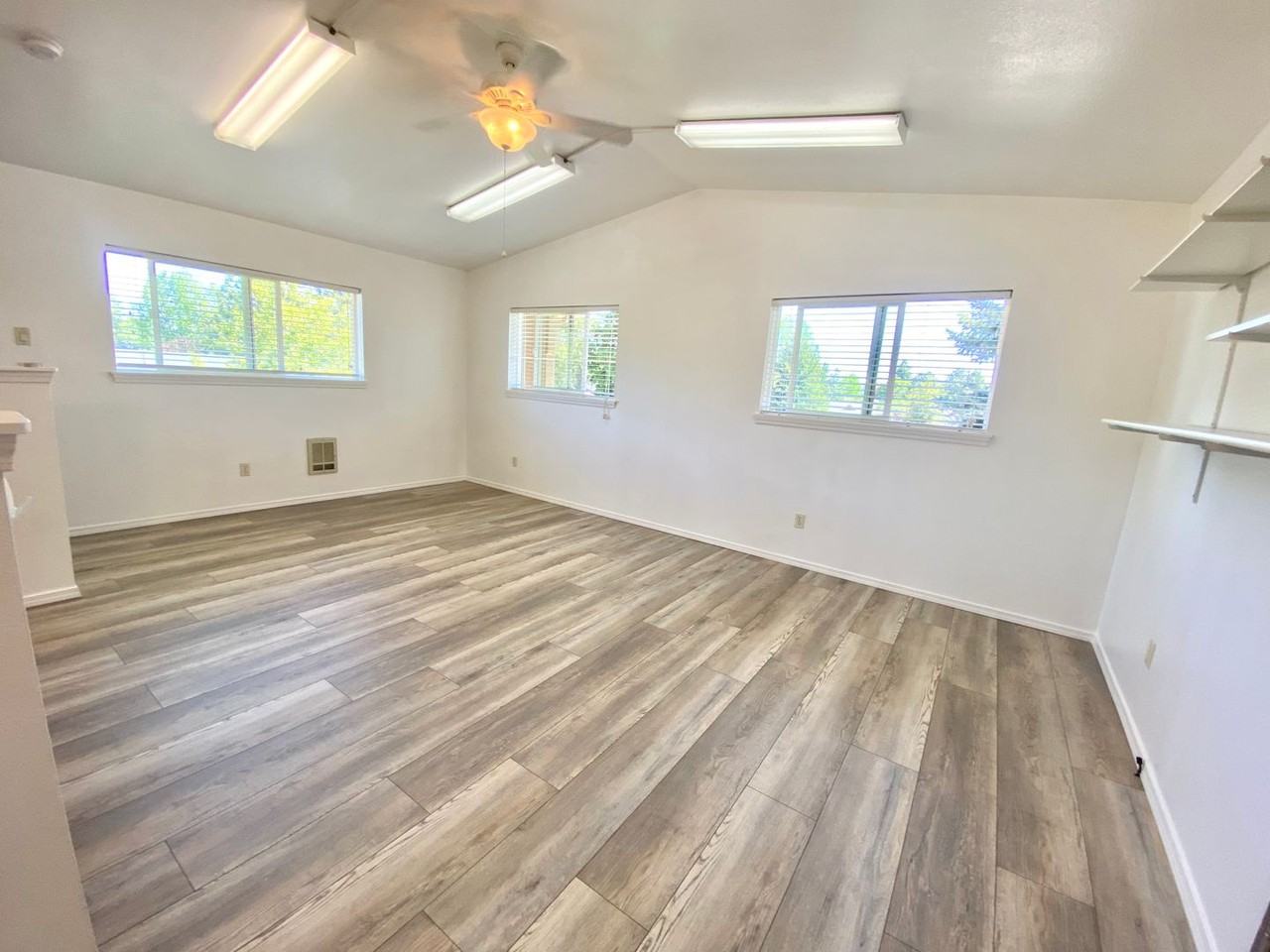 61141 Cabin Ct - Photo 2 of 7