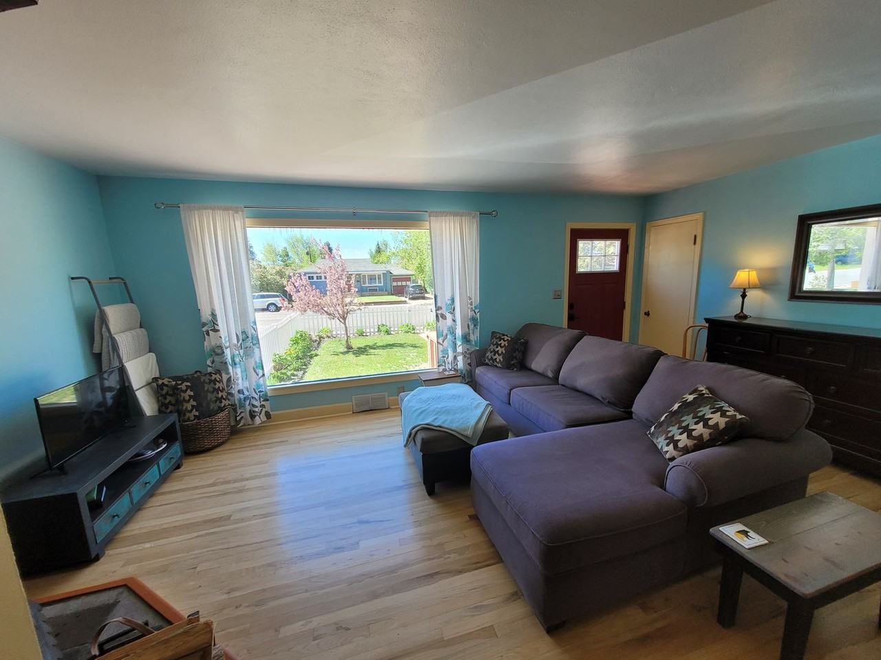 1517 Steele St - Photo 6 of 20