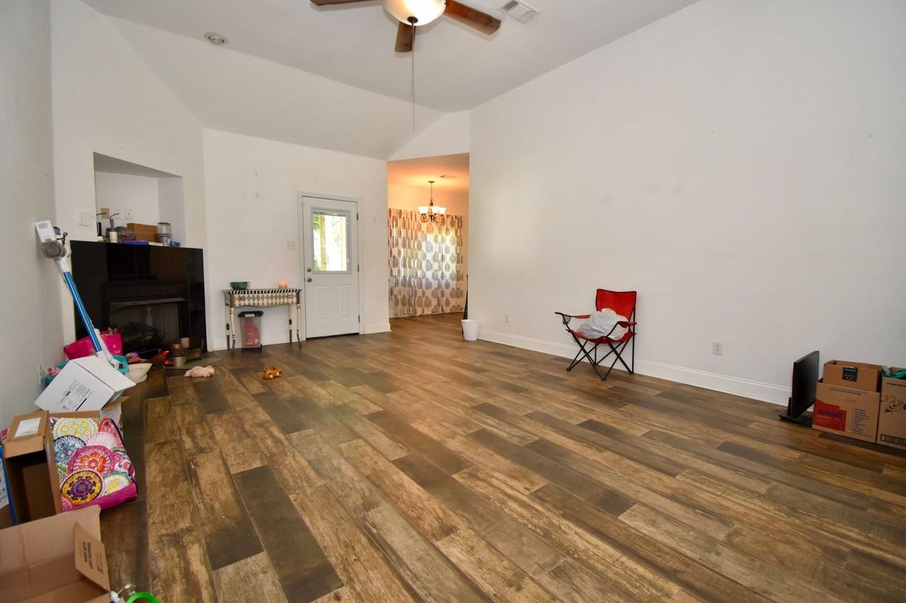 2307 Desiree St - Photo 2 of 16