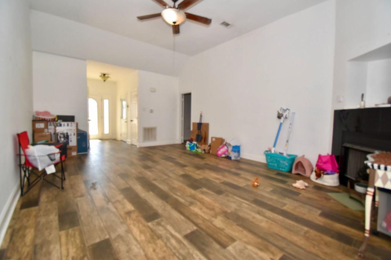 2307 Desiree St - Photo 4 of 16