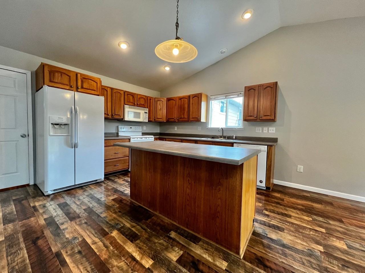 1065 S Edinburgh Dr - Photo 3 of 22