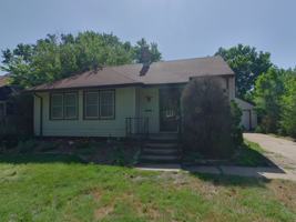 featured image of 1027 N Old Manor Rd