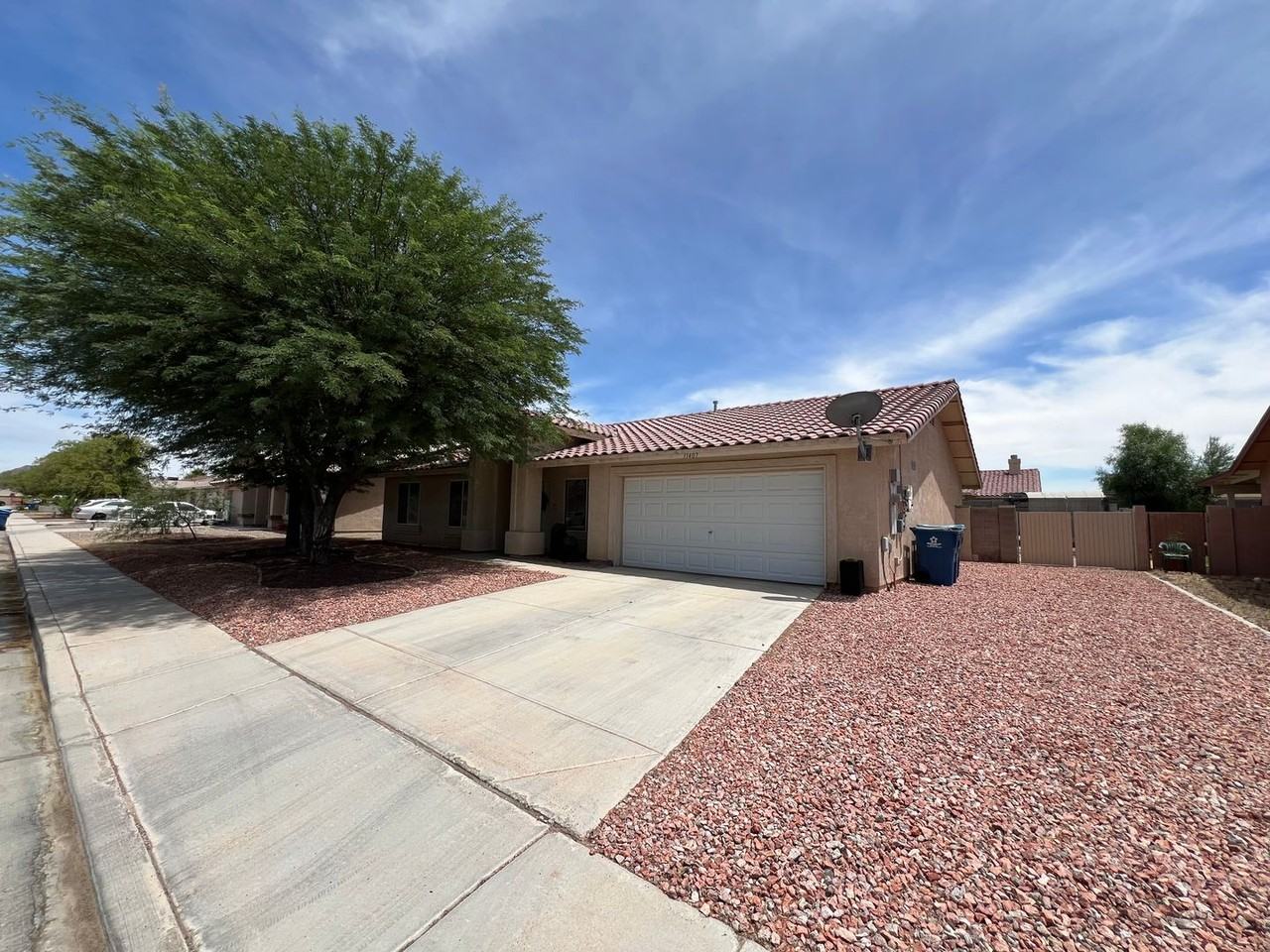 11407 E 25th Pl - Photo 2 of 33