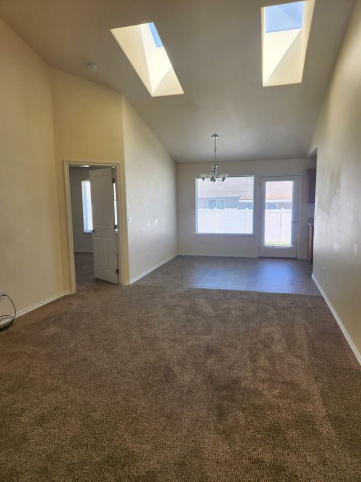 1003 S 90th Ave #2 - Photo 2 of 20