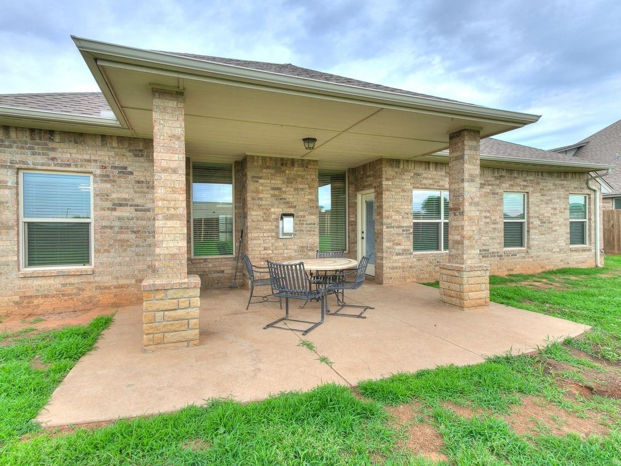 4817 Arbuckle Dr - Photo 7 of 48