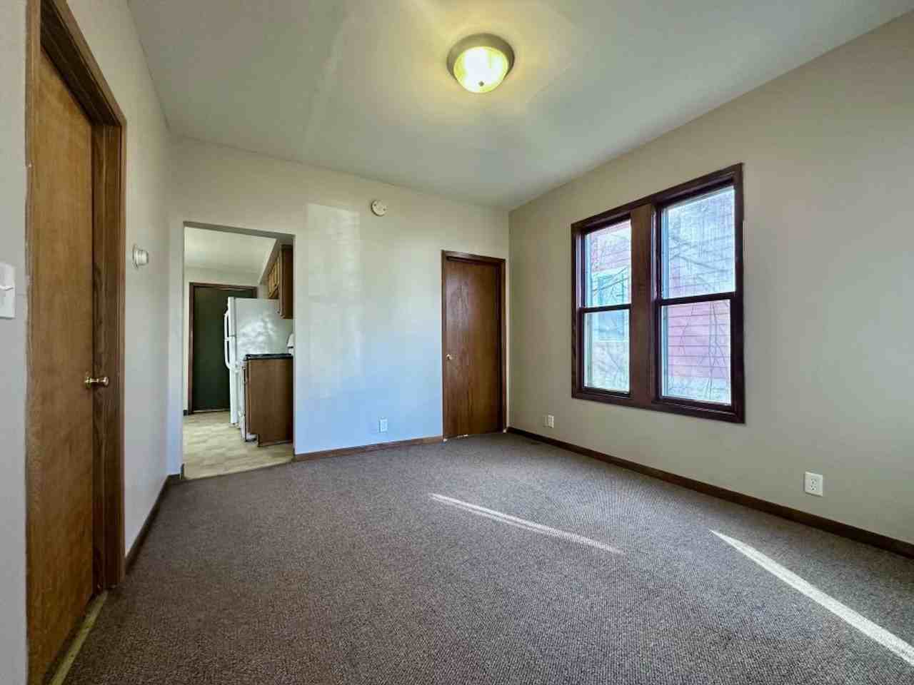598 Rose Ave E - Photo 3 of 7