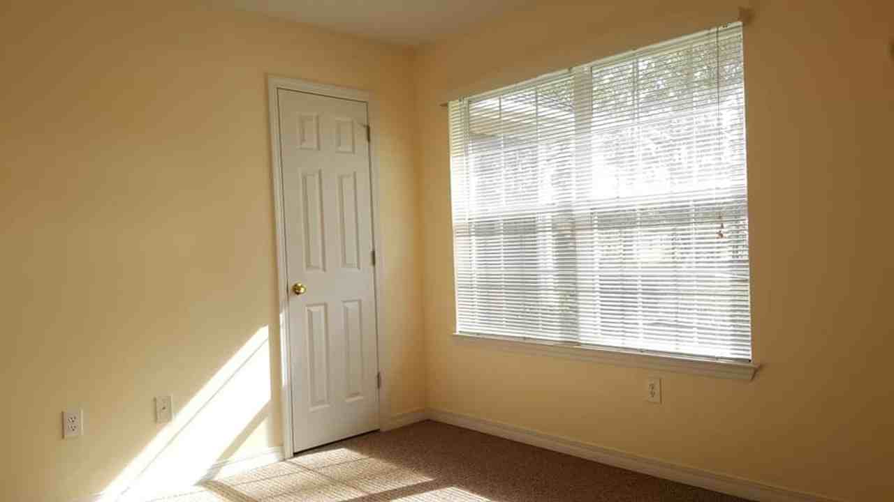 502 Meadow Ln - Photo 2 of 50
