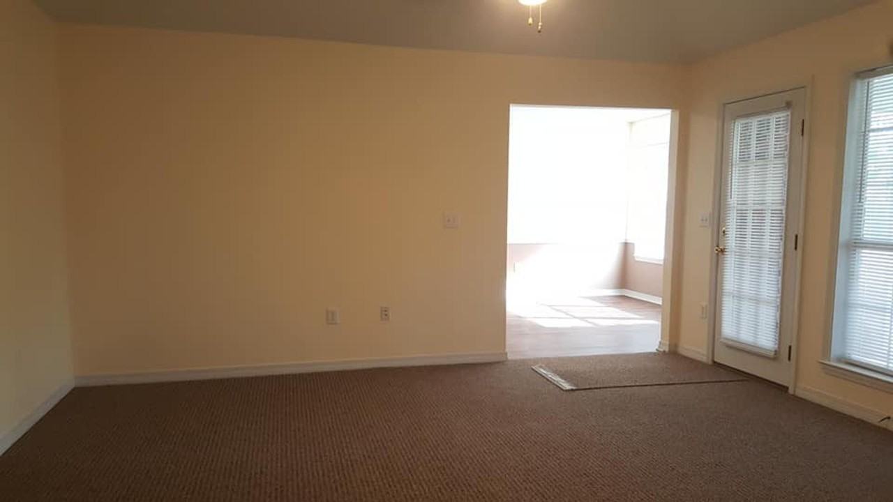 502 Meadow Ln - Photo 3 of 50