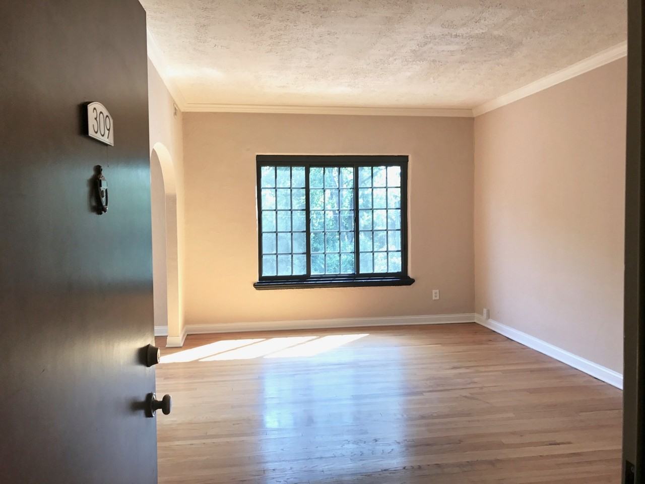 5347 N College Ave - Photo 2 of 9