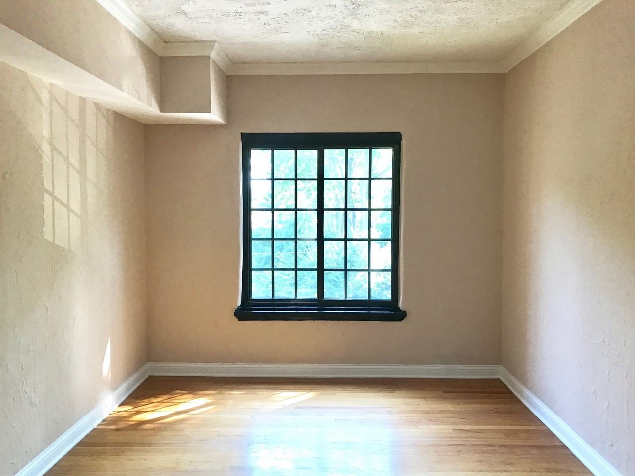 5347 N College Ave - Photo 7 of 9