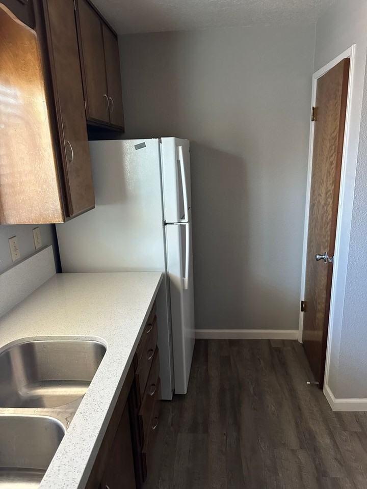 Pine Street Apartments - Photo 5 of 11