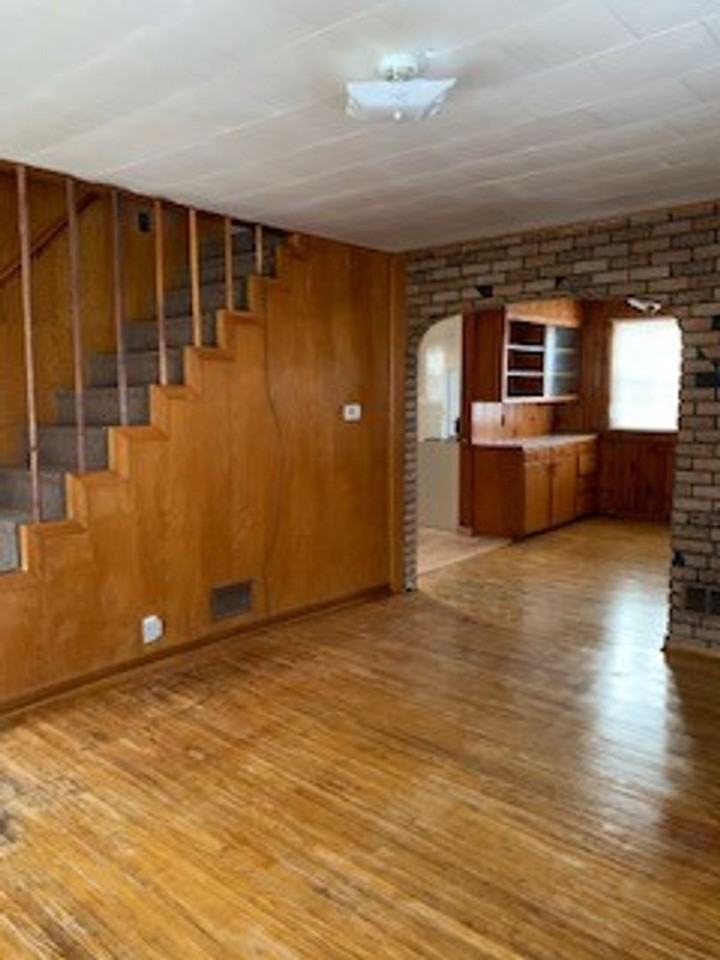 1215 Walnut St - Photo 4 of 43