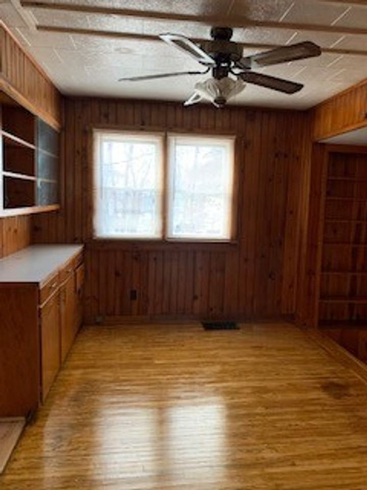 1215 Walnut St - Photo 5 of 43