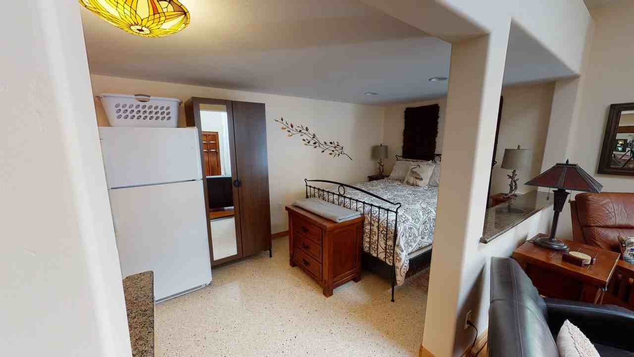 915 Alameda Boulevard - Photo 4 of 9