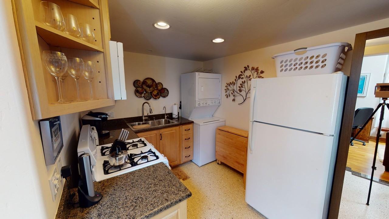 915 Alameda Boulevard - Photo 5 of 9