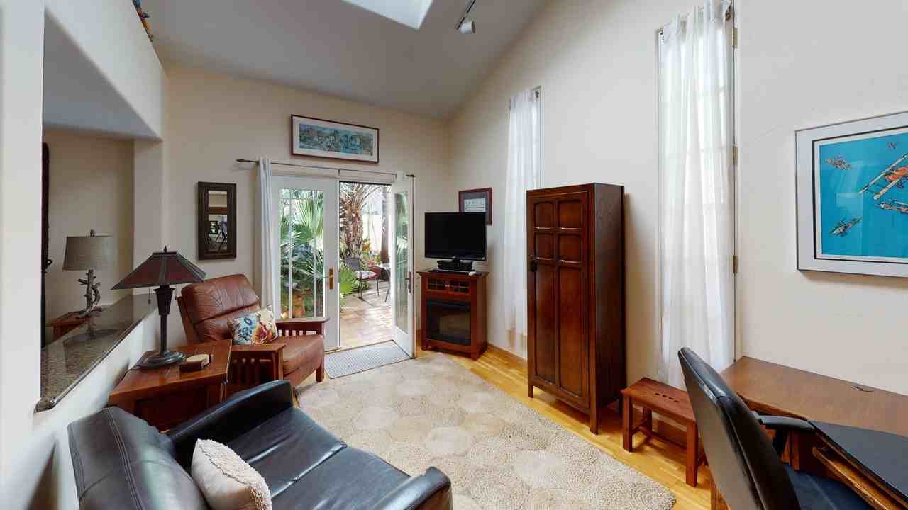 915 Alameda Boulevard - Photo 7 of 9