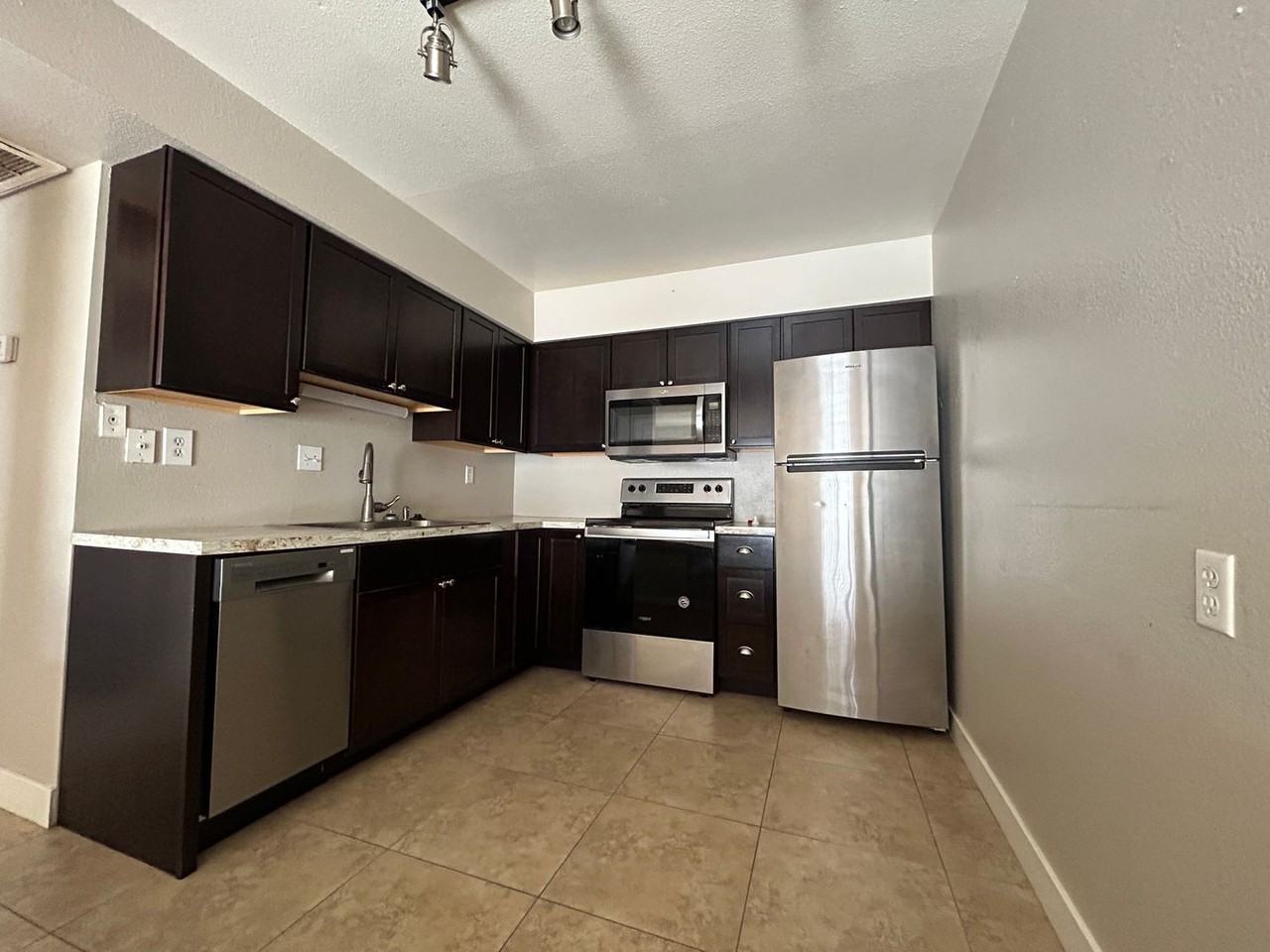 859 S Extension Rd - Photo 4 of 7