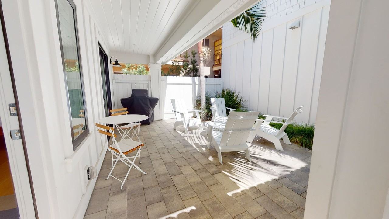 958 F Ave - Photo 2 of 24