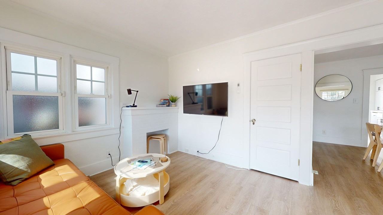 507 7th St - Photo 3 of 11