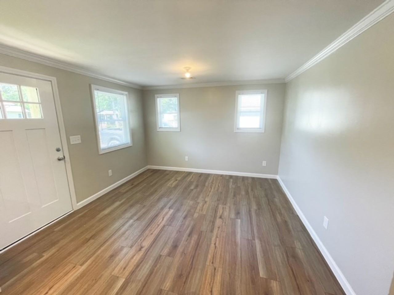427 E 9th St - Photo 2 of 14