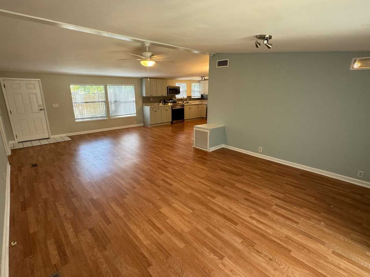 4430 Manucy Rd - Photo 6 of 27