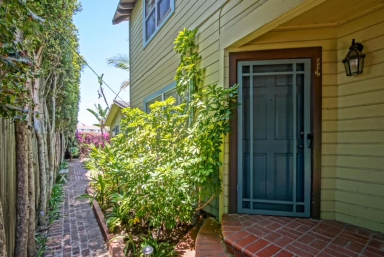 656 Broadway St - Photo 2 of 30