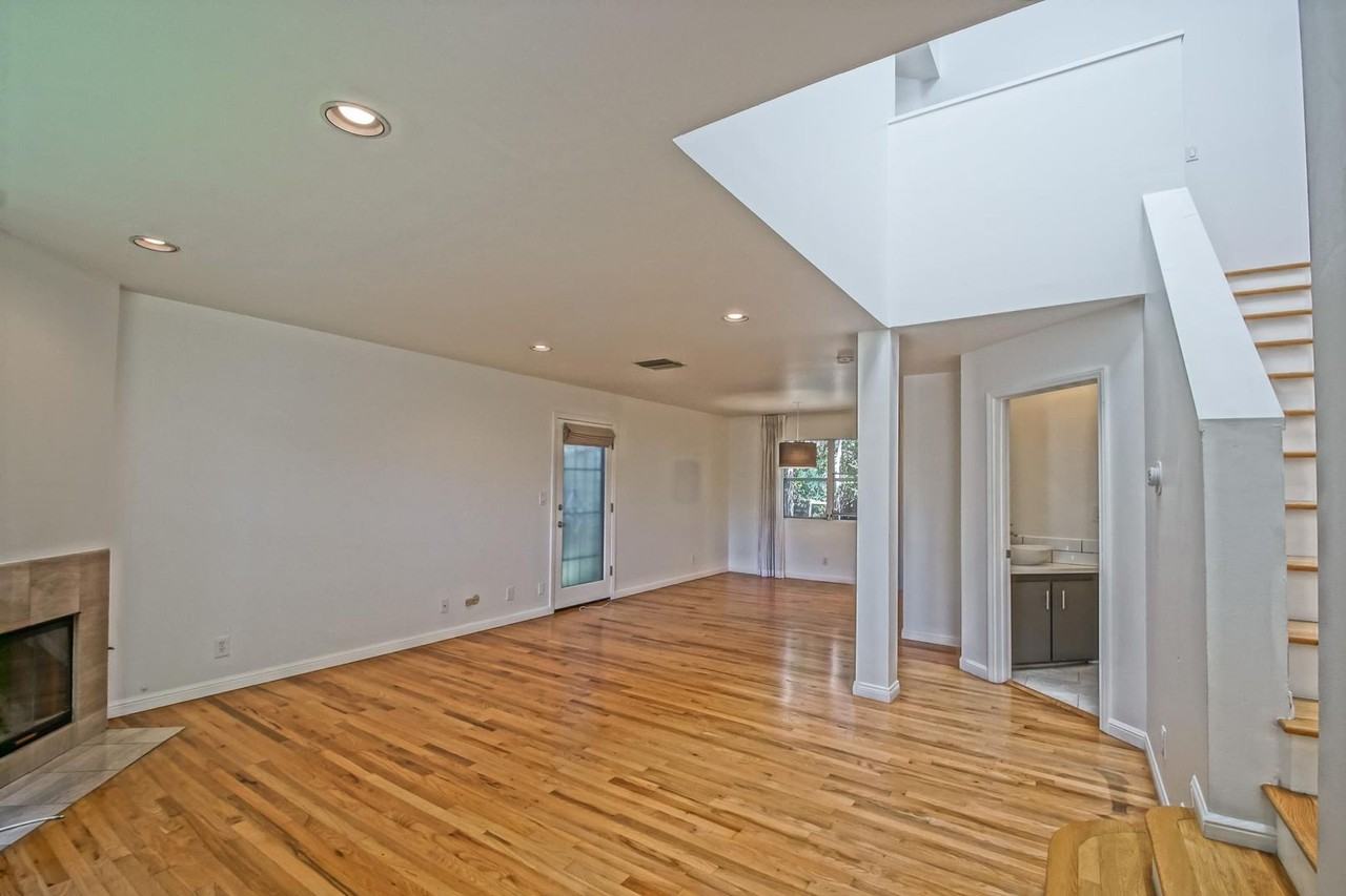 656 Broadway St - Photo 3 of 30