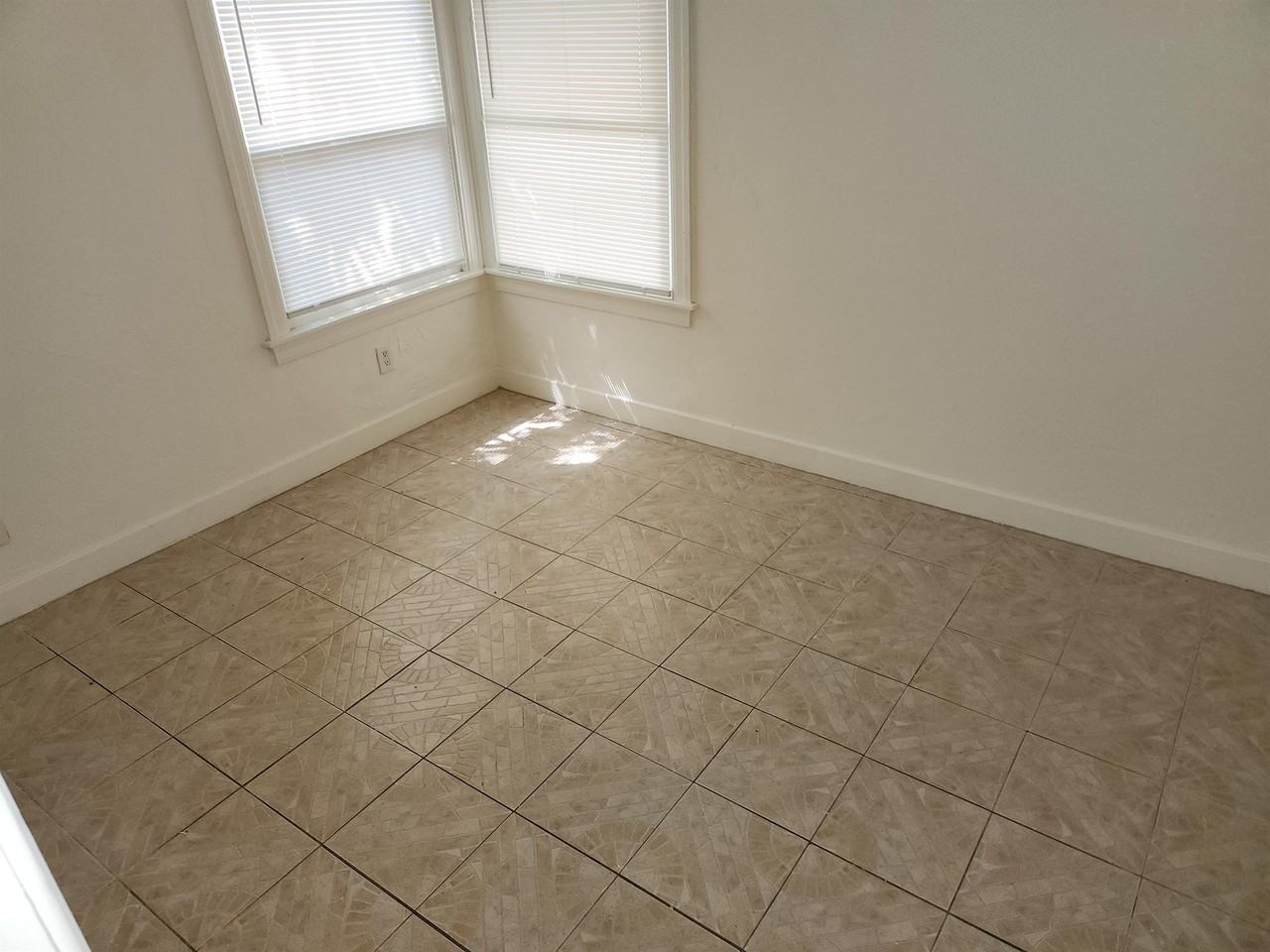 955 28th St N - Photo 2 of 22