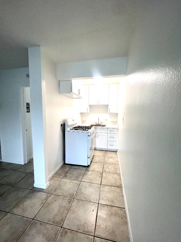 1134 N East St #F - Photo 2 of 5