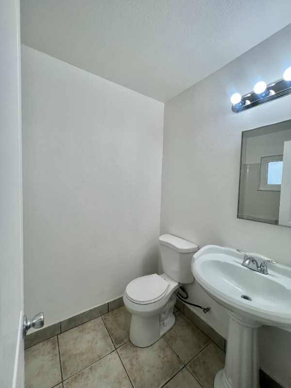 1134 N East St #F - Photo 5 of 5