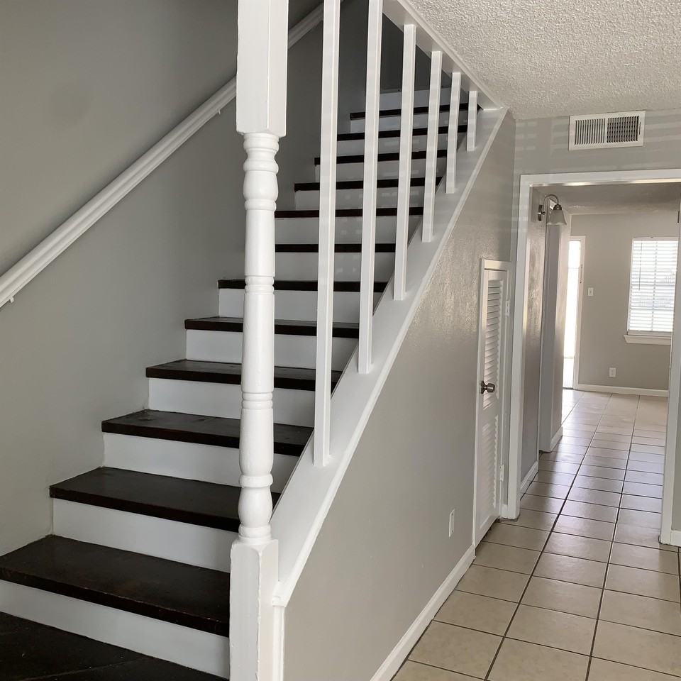 3900 Englewood Cir #3900 - Photo 6 of 21