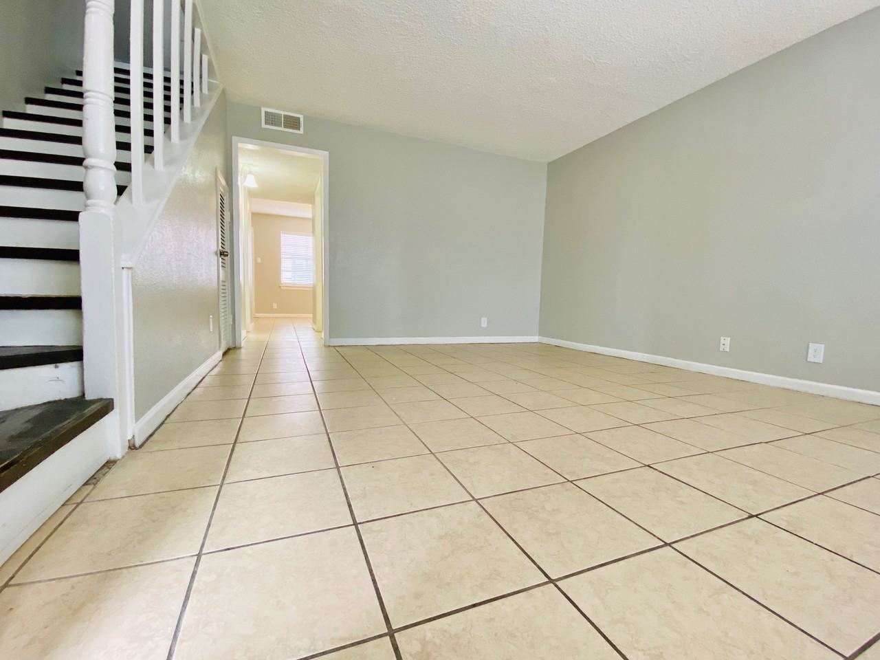 3900 Englewood Cir #3900 - Photo 2 of 21