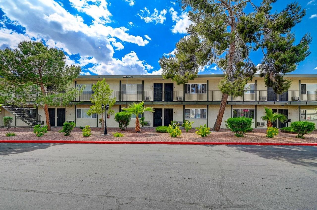 Desert Pines Villas - Photo 3 of 22