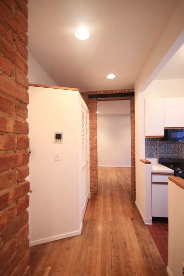 3rd Ave & E 92nd St #5rv