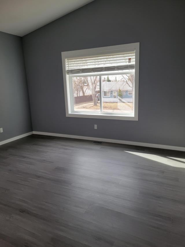 9408 103 Avenue C, Grande Prairie, AB T8V 1B5 3 Bedroom Apartment for