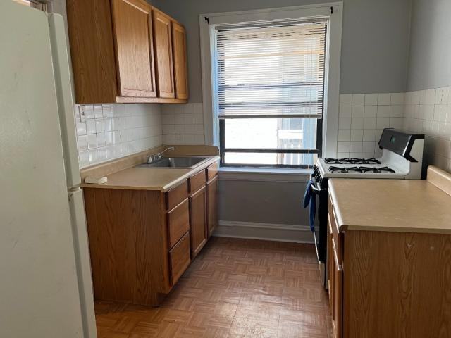 6507 N Hoyne Ave - Photo 3 of 8