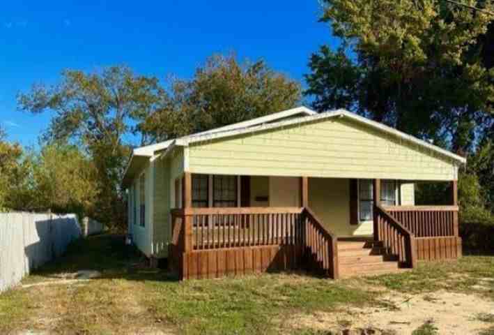 1330 Ashley St - Photo 2 of 34