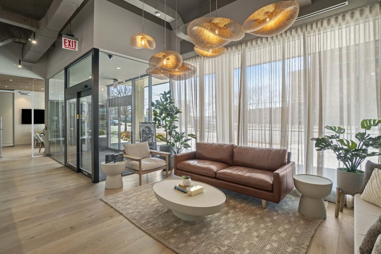 513 S Damen Ave - Photo 7 of 26