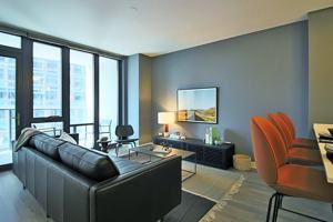 featured image of 637 N Wells St #1-1