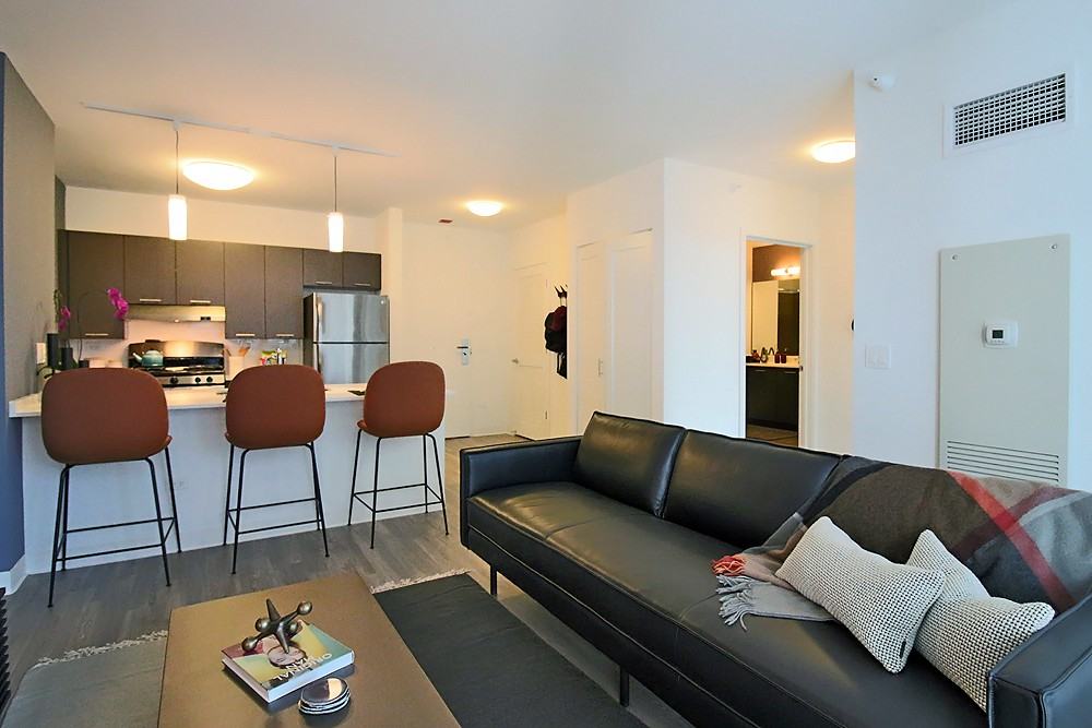 637 N Wells St #1-1 - Photo 5 of 28