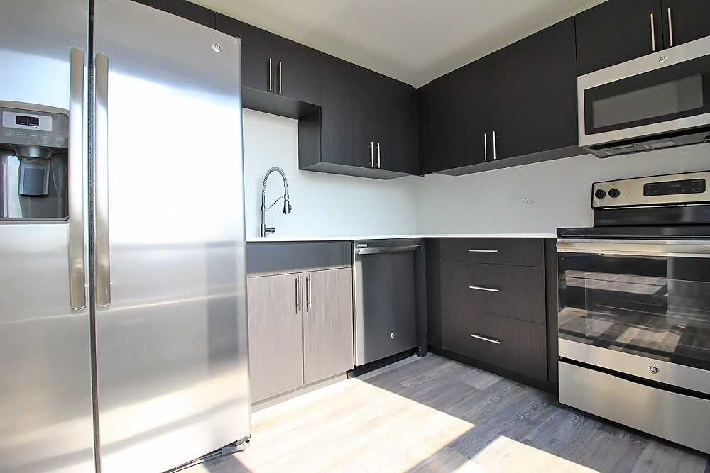 1 E Delaware Pl #1-1 - Photo 4 of 32