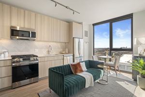 featured image of 513 S Damen Ave