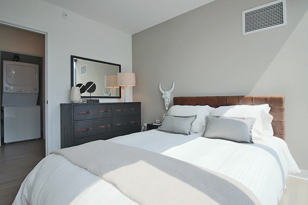 637 N Wells St #2-2 - Photo 3 of 30